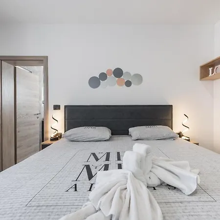 Mit Privatpool Fuer 6 Personen Ca 150 Qm In Zupanici, Istrien Binnenland Von Istrien Cubanici