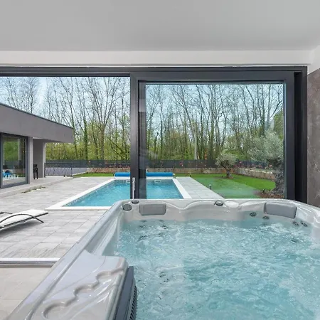 Mit Privatpool Fuer 6 Personen Ca 150 Qm In Zupanici, Istrien Binnenland Von Istrien Holiday home