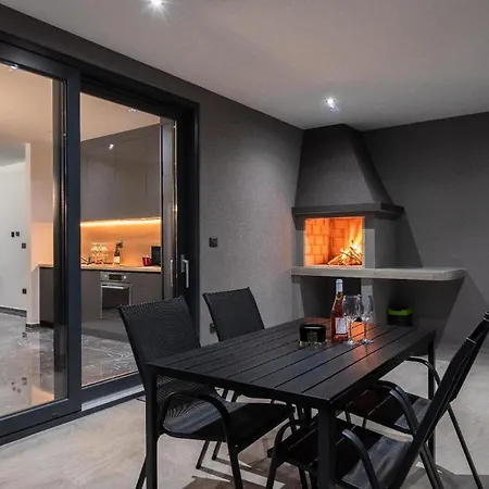 Mit Privatpool Fuer 6 Personen Ca 150 Qm In Zupanici, Istrien Binnenland Von Istrien Holiday home Cubanici