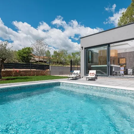 Mit Privatpool Fuer 6 Personen Ca 150 Qm In Zupanici, Istrien Binnenland Von Istrien Holiday home *