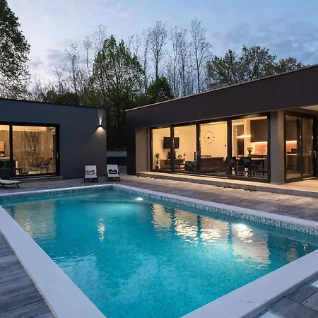 Mit Privatpool Fuer 6 Personen Ca 150 Qm In Zupanici, Istrien Binnenland Von Istrien Holiday home Cubanici