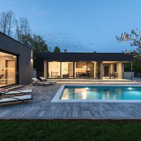 Mit Privatpool Fuer 6 Personen Ca 150 Qm In Zupanici, Istrien Binnenland Von Istrien Holiday home
