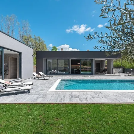 Mit Privatpool Fuer 6 Personen Ca 150 Qm In Zupanici, Istrien Binnenland Von Istrien *