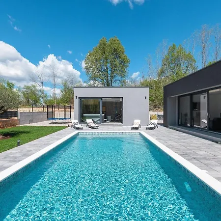 Mit Privatpool Fuer 6 Personen Ca 150 Qm In Zupanici, Istrien Binnenland Von Istrien Holiday home Cubanici